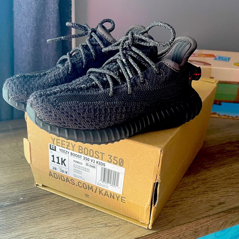 Yeezy kids size 11. Vguc. Smoke free home